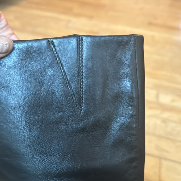 Gorgeous VINCE leather boots. - Picture 3 of 9